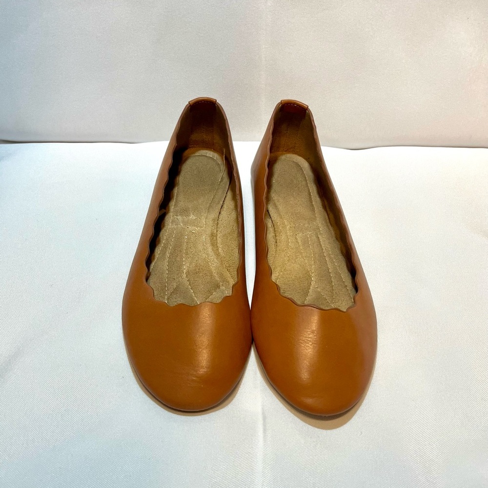 Scalloped Edge Tan Ballet Flats Sz 8 - Picture 6 of 8